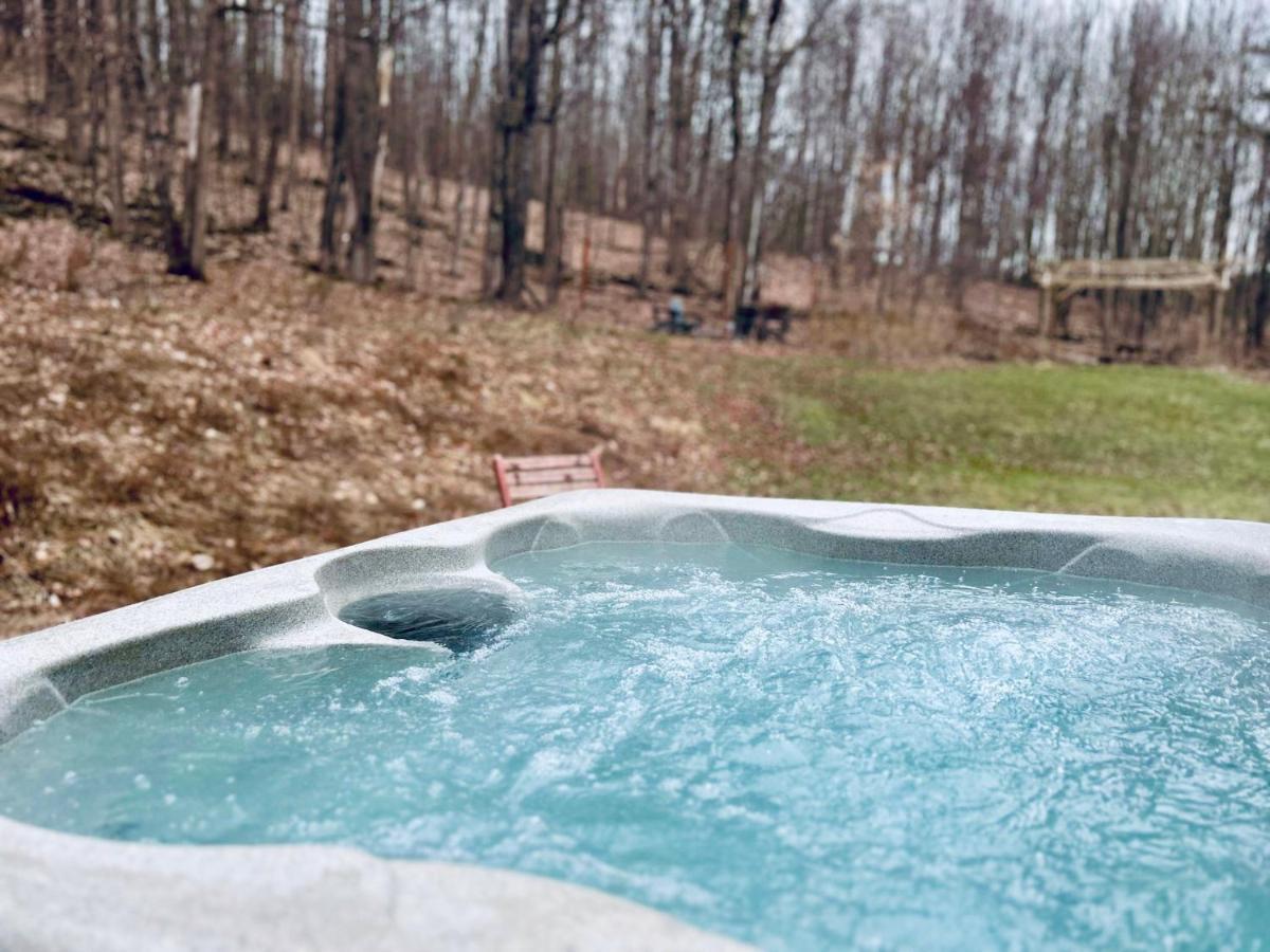 Cozy Cottage With Jacuzzi And Fire Pit And Reading Nook! Livingston Manor Экстерьер фото