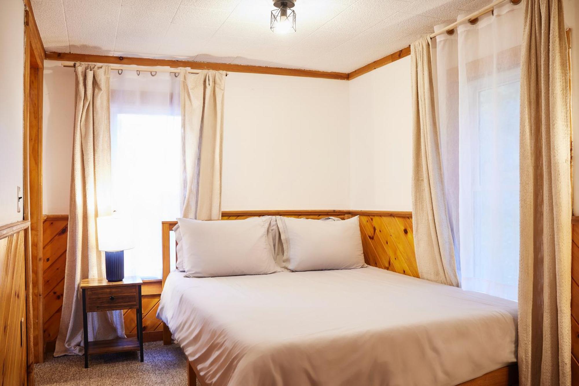 Cozy Cottage With Jacuzzi And Fire Pit And Reading Nook! Livingston Manor Экстерьер фото