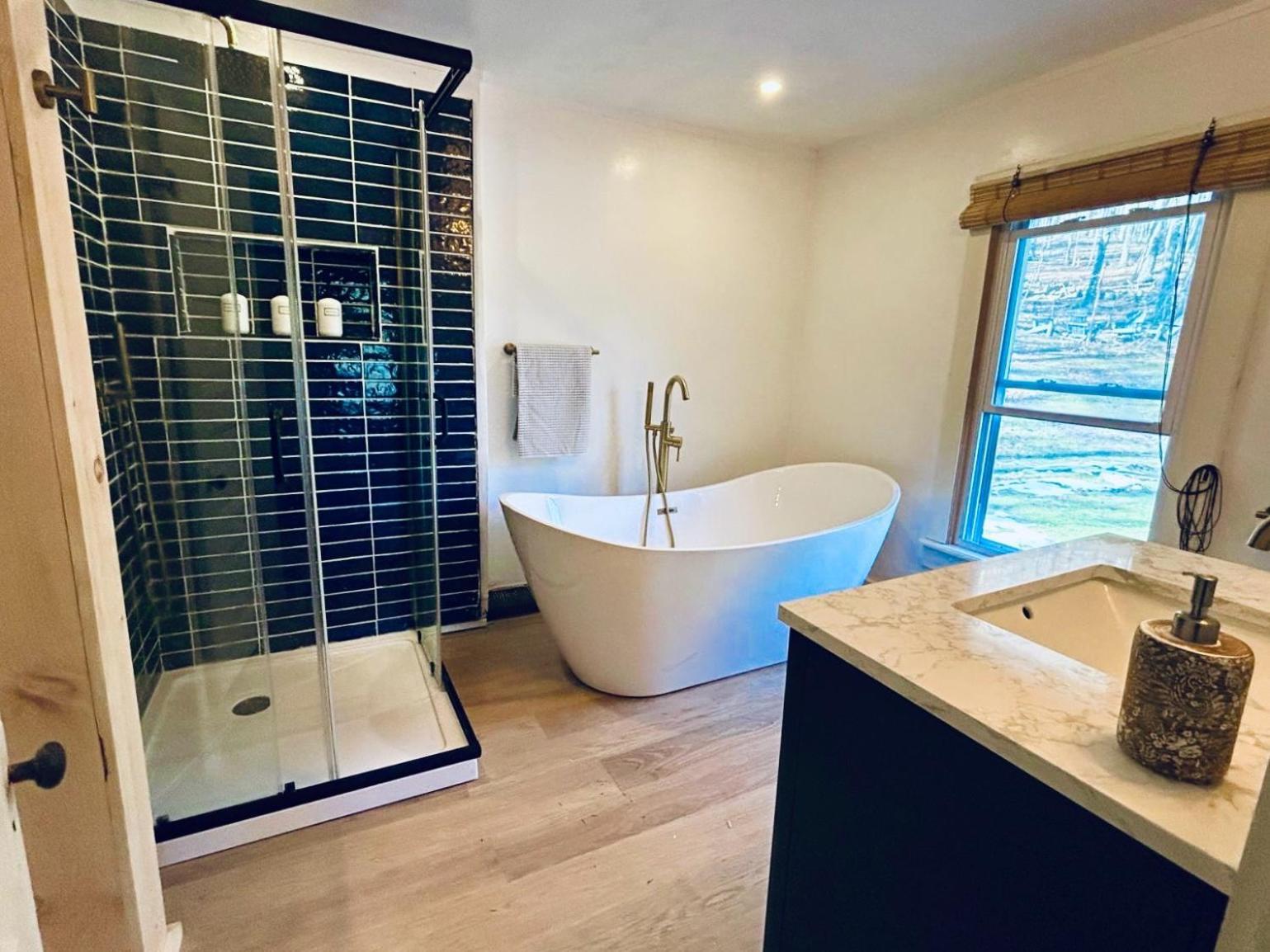 Cozy Cottage With Jacuzzi And Fire Pit And Reading Nook! Livingston Manor Экстерьер фото
